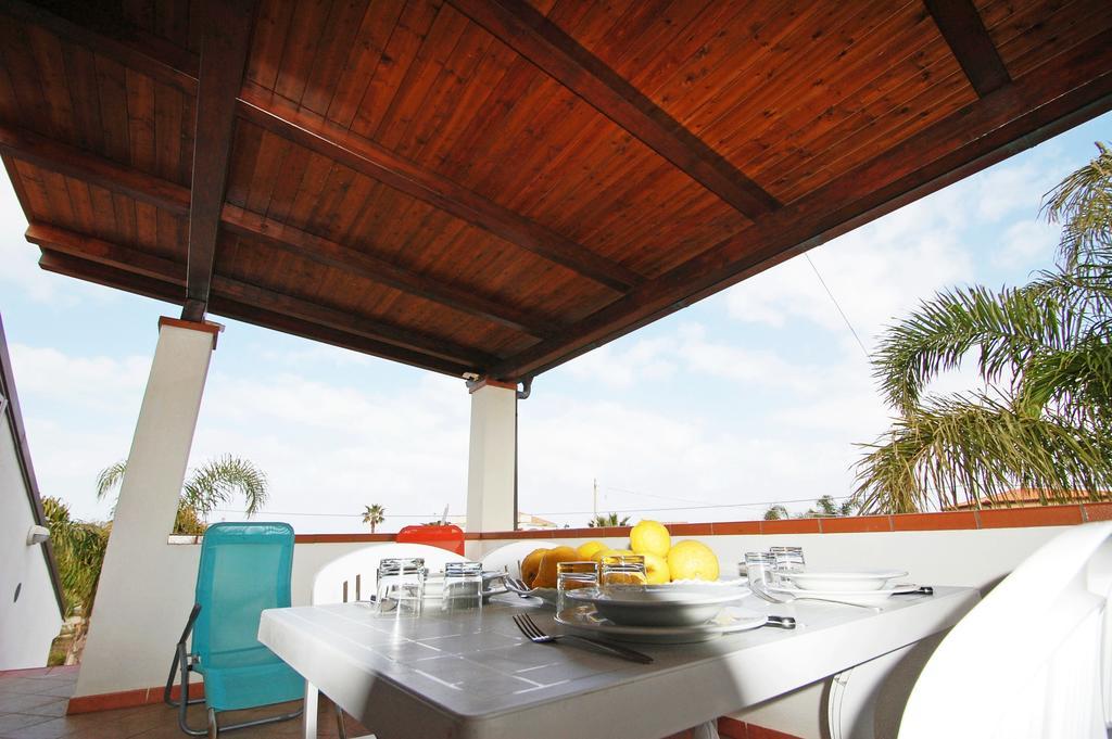 Sole Mare Deluxe Villa Campofelice Di Roccella Exterior foto